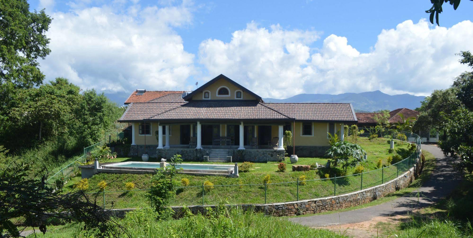 Villa Tee Four Medadumbara Exterior photo
